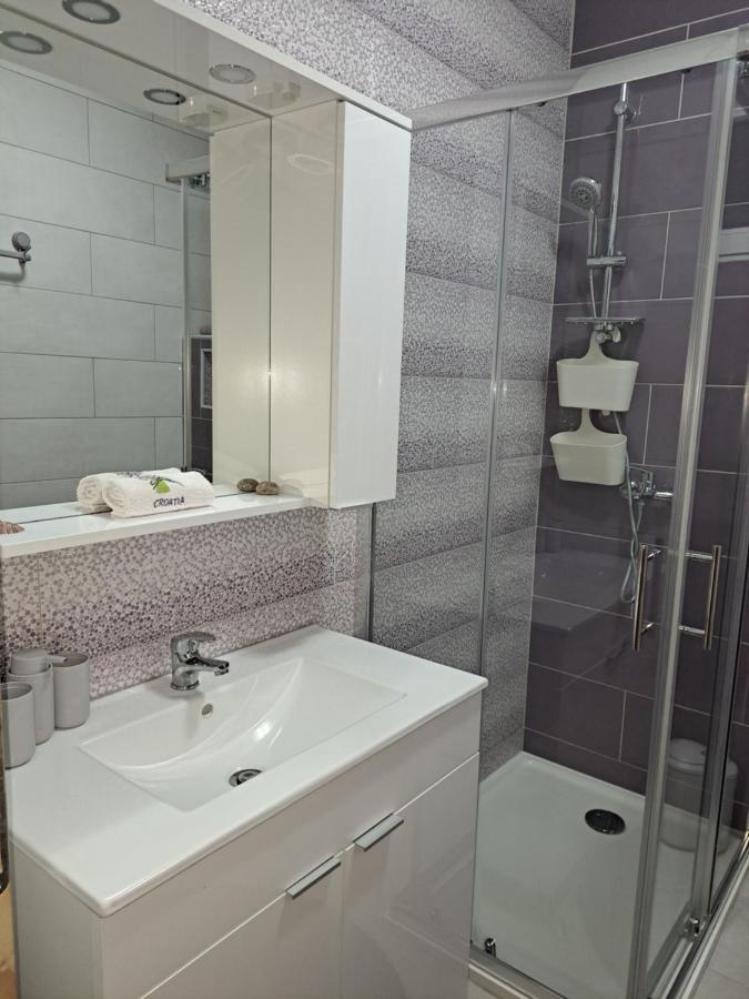 Apartman Pik Karlobag Exterior photo